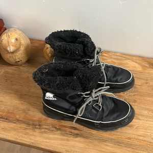 sorel women’s black boot